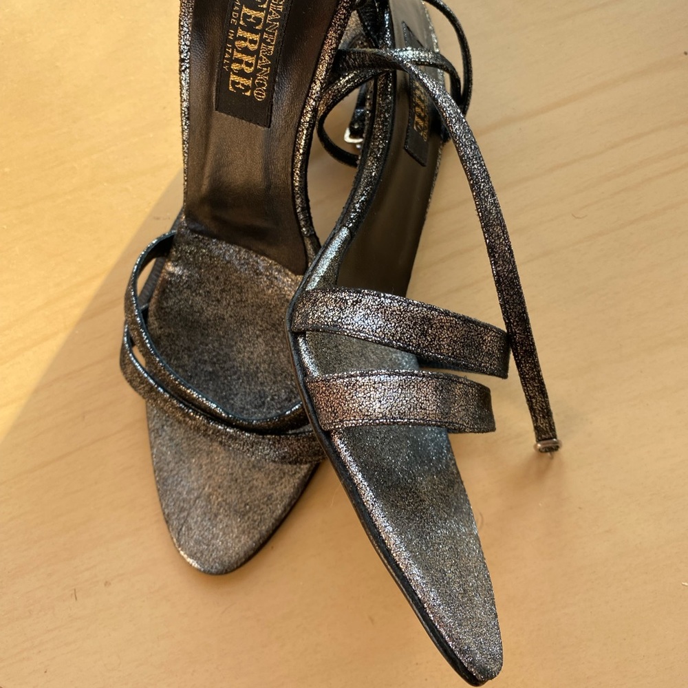 Size 38 (8) Gianfranco Ferre vintage sandles. Never worn.